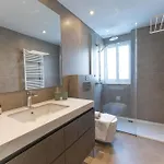 Deluxe Downtown With Spacious Balcony Apartament