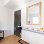 Deluxe Downtown With Spacious Balcony Apartament *