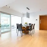 Deluxe Downtown With Spacious Balcony Apartament Nikozja