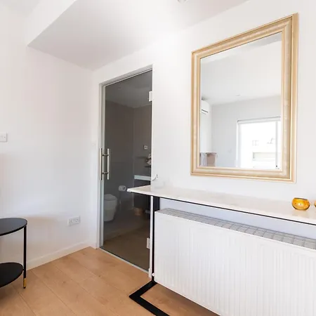 Deluxe Downtown With Spacious Balcony Lägenhet *
