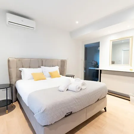 Deluxe Downtown With Spacious Balcony * Nikósie