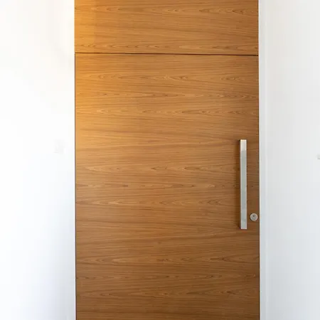 Deluxe Downtown With Spacious Balcony 尼科西亚