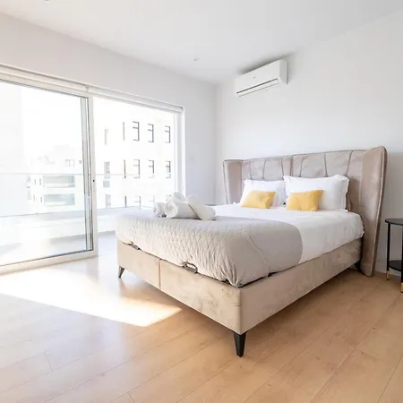 Deluxe Downtown With Spacious Balcony Apartmán