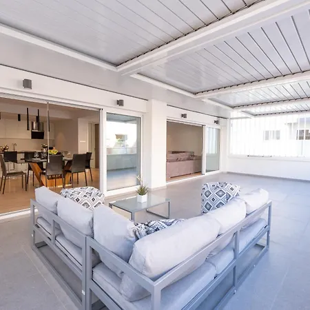 Deluxe Downtown With Spacious Balcony Nikósie