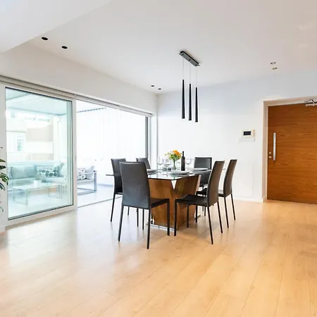 Deluxe Downtown With Spacious Balcony Apartmán Nikósie