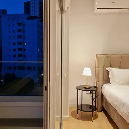 Lägenhet Deluxe Downtown With Spacious Balcony *