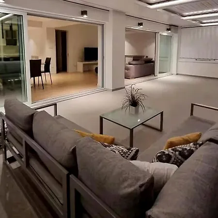 Apartmán Deluxe Downtown With Spacious Balcony