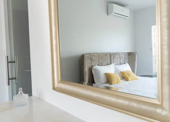 アパート Deluxe Downtown With Spacious Balcony ニコシア