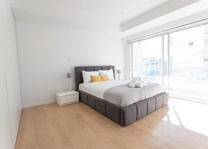 Deluxe Downtown With Spacious Balcony *