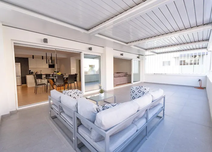 Deluxe Downtown With Spacious Balcony アパート