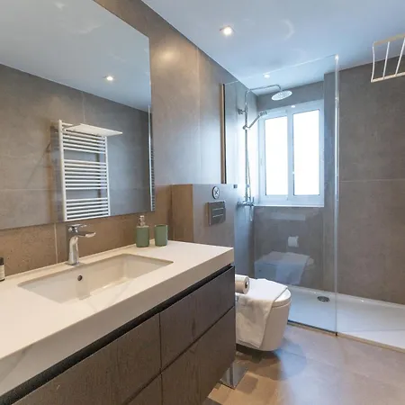 Deluxe Downtown With Spacious Balcony Apartman