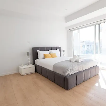 Deluxe Downtown With Spacious Balcony *