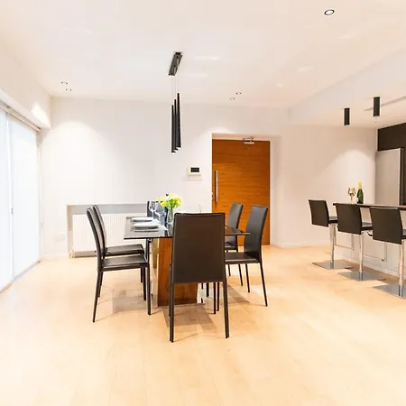 Deluxe Downtown With Spacious Balcony Apartman *