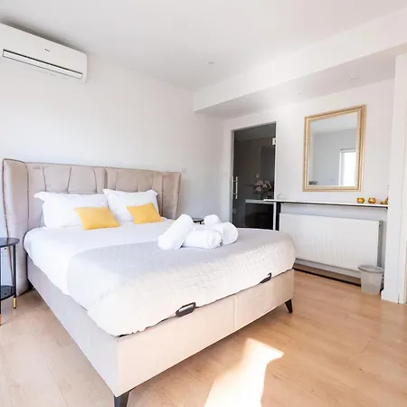 Deluxe Downtown With Spacious Balcony Apartman